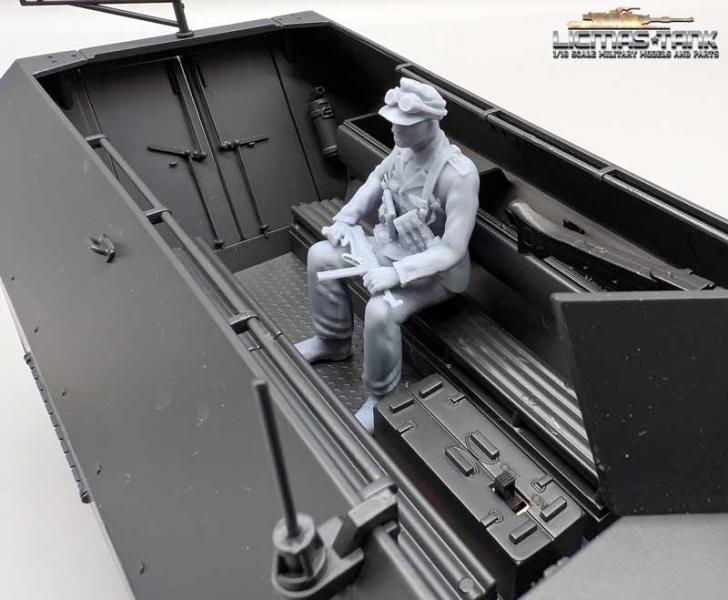 Aufsitzer 1 Figur aus Resin – unbemalt – für 1:16 Torro Sd.Kfz. 251/1 Ausf. D Halbkettenfahrzeug Aufsitzer 1 Figur aus Resin – unbemalt – für 1:16 Torro Sd.Kfz. 251/1 Ausf. D Halbkettenfahrzeug