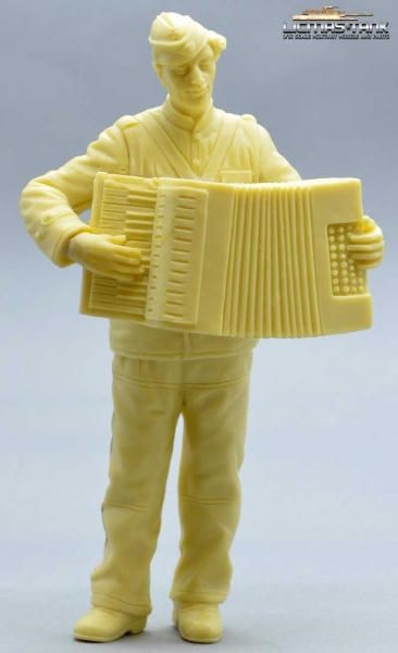 Figurenbausatz 1:16 Deutsche Panzerbesatzung Richtschütze mit Akkordeon Normandie 1944