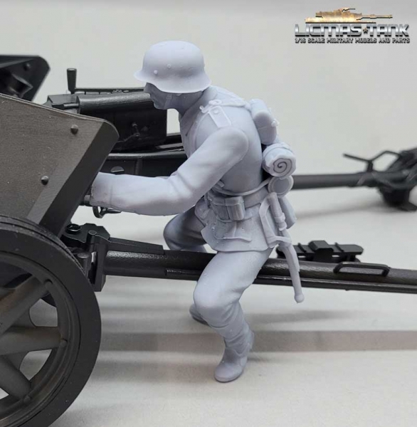 1/16 Deutscher Soldat mit Stahlhelm PaK Crew