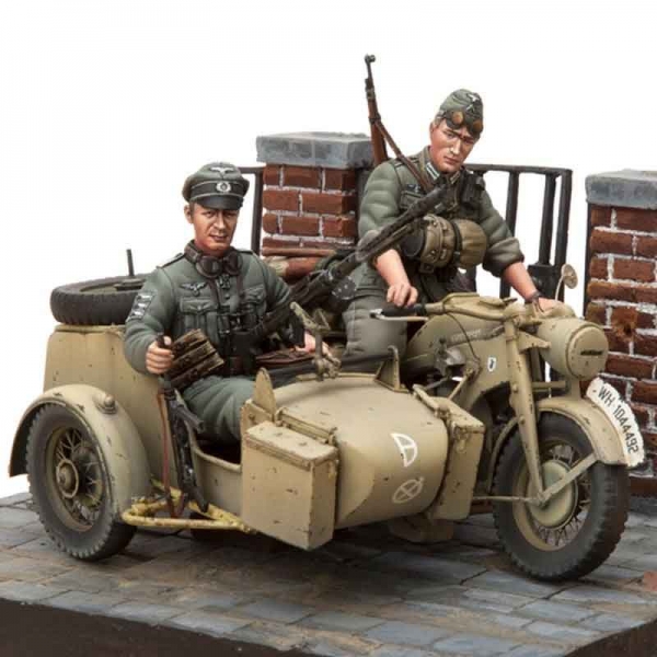 Zündapp KS-750 Set mit Seitenwagen und 2 Figuren - Standmodell - Maßstab 1/16 (SOL Model)