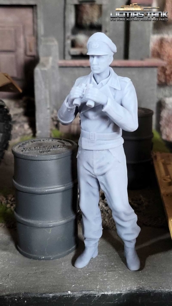1/24 Figur Deutscher Panzersoldat Offizier Wehrmacht stehend mit Fernglas WW2 1/24 Figur Deutscher Panzersoldat Offizier Wehrmacht stehend mit Fernglas WW2