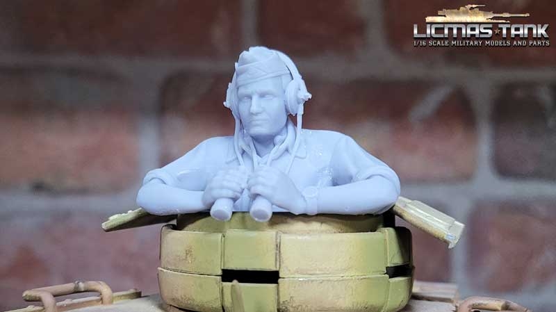 1/16 Figur Deutscher Panzersoldat Wehrmacht mit Kopfhörern und Fernglas