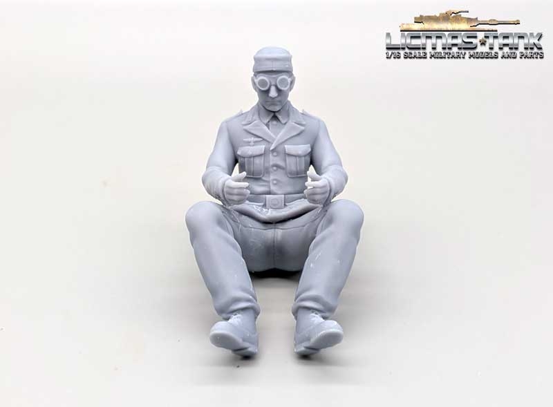 Fahrer Figur aus Resin – unbemalt – für 1:16 Torro Sd.Kfz. 251/1 Ausf. D Halbkettenfahrzeug