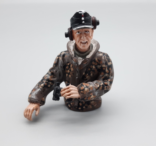 1/16 Halbfigur Deutscher Panzerkommandant Sommertarn 1/16 Halbfigur Deutscher Panzerkommandant Sommertarn