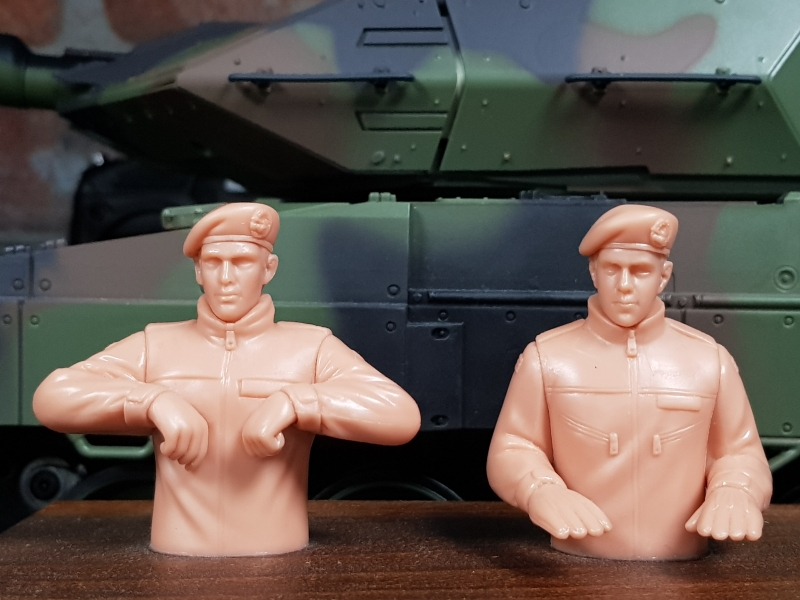 Spar Set 2 Halbfiguren Bausatz Deutscher Panzersoldat FB1002-KIT FB1003-KIT